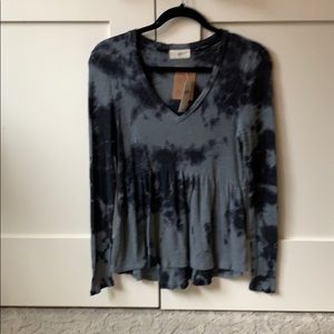 T.La longlseeve tunic